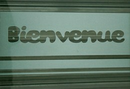Vinyle dépoli sur vitrine vinyle-depoli-sur-vitrine.jpg