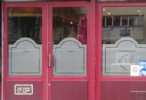 Film dépoli effet de verre sablé sur vitrine film-depoli-effet-de-verre-sable.jpg
