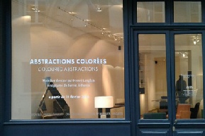 Stickers lettres sur vitrine pour annoncer un vernissage stickers-lettres-sur-vitrine.jpg