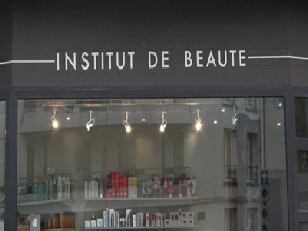 Adhésifs et lettrages pour enseigne