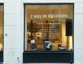 Lettres autocollantes sur vitrine pour annoncer une exposition lettres-autocollantes.jpg