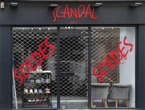 lettres-adhesives-vitrine.jpg