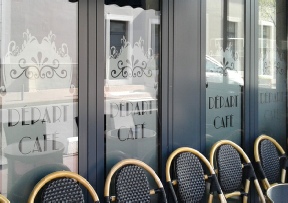 decoration-adhesive-sur-vitrine.jpg