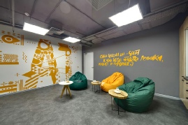 lettres-adhesives-decoupees-en-decoration-murale.jpg