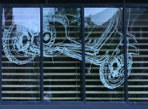 decoration-adhesive-sur-vitrine.jpg