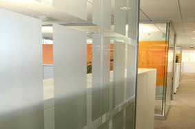 Adhésifs dépolis pour la décoration de vitres et vitrines