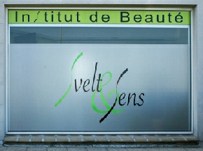 decoration-adhesive-sur-vitrine.jpg