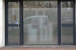 Adhésif dépoli sur vitrine et parois vitrées film-depoli-graphicarts.jpg