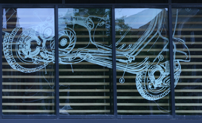 decoration-adhesive-sur-vitrine.jpg