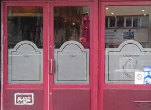 Film adhésif dépoli sur vitrine film-depoli.jpg