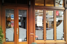 L'adhésif dépoli est très utilisé pour la décoration de vitrine decoration-en-film-depoli.jpg