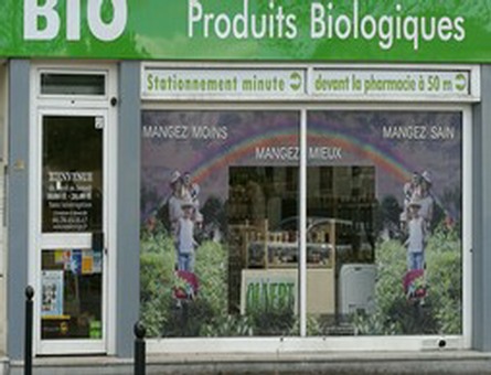 decoration-adhesive-sur-vitrine.jpg