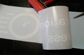 Pose film transfert sur lettres autocollantes pose-film-transfert-lettres-autocollantes.jpg
