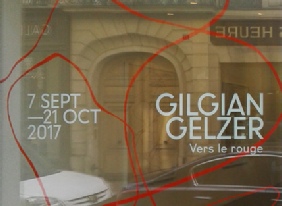 Lettrage adhésif sur vitrine - Signalétique pour galerie d'art lettrage-adhesif-pour-exposition.jpg