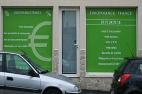 Vinyle adhésifs pour vitrine : marquage, publicitaire, décoration de vitrine.