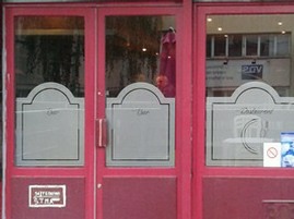 Vinyle dépoli sur vitrine vinyle-depoli-sur-vitrine.jpg