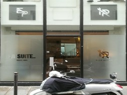 Dépoli sur-mesure avec découpe de logo depoli-sur-mesure-decoupe-logos.jpg
