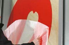 Comment poser un lettrage adhésif sur vitrine ? pose-lettrage-adhesif.jpg