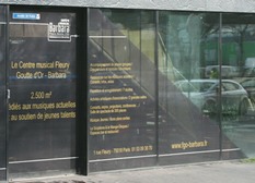Le microperforé , posé en extérieur ou en intérieur, pour communiquer et garder une certaine intimité micro-perfore.jpg