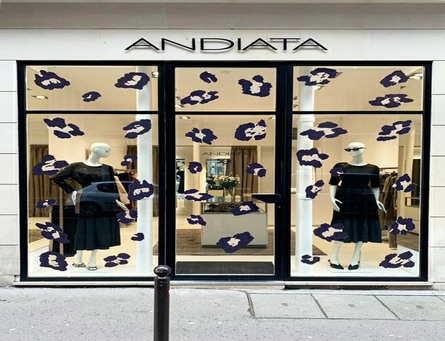 decoration-adhesive-sur-vitrine.jpg