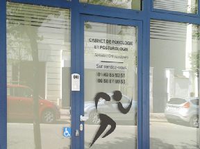 pose-film-depoli-occultant-pour-cabinet-medical.jpg