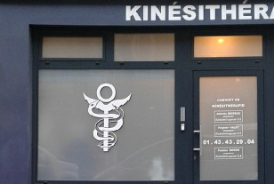 Lettrage adhésif sur vitrine lettrage-adhesif.jpg