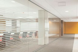 Décoration adhésive sur paroi vitrée d'entreprise decoration-adhesive-sur-vitre.jpg