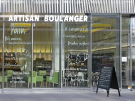 Lettres et formes autocollantes sur vitrine lettres-autocollantes-sur-vitrine.jpg