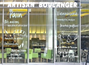 decoration-adhesive-sur-vitrine.jpg