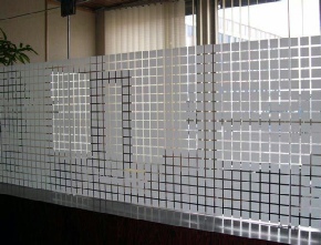 vinyle-depoli-sur-vitres.jpg