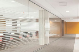 Décoration adhésive sur paroi vitrée d'entreprise decoration-adhesive-sur-vitre.jpg